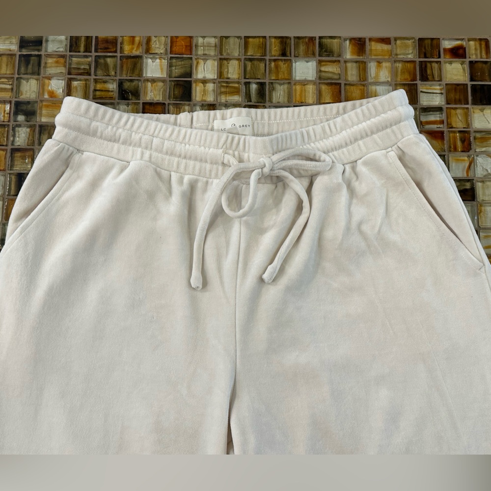 NWT Lou & Grey Joggers~Medium~’Fluffy Marshmallow’~Ivory/Lt Cream Color~$68 - Picture 3 of 10